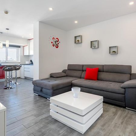 Red Velvet 1 Bdr Flat With Balcony By Lovelystay Portimão Esterno foto