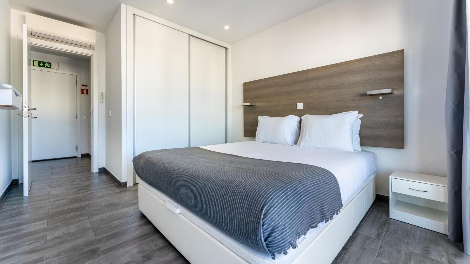 Red Velvet 1 Bdr Flat With Balcony By Lovelystay Portimão Esterno foto