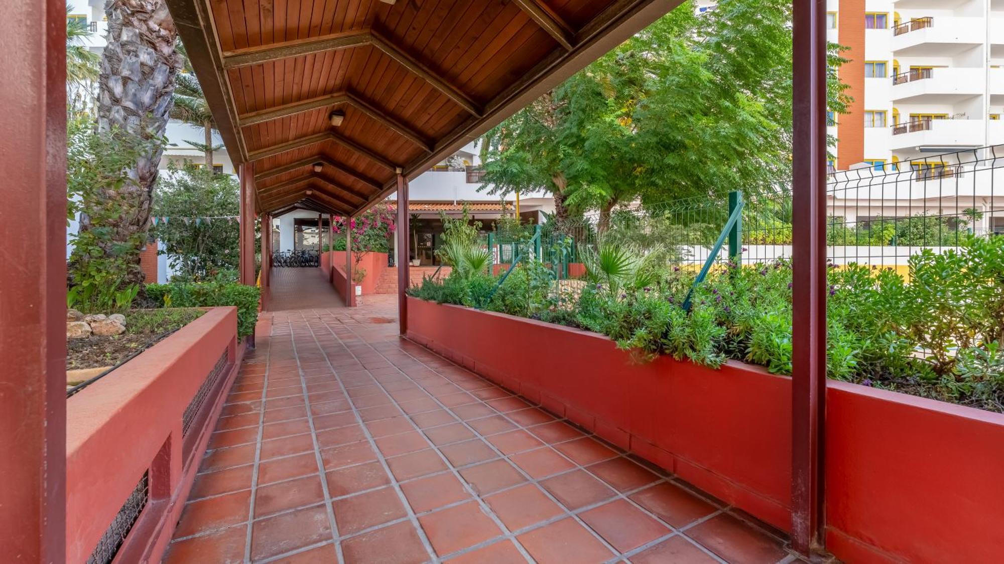 Red Velvet 1 Bdr Flat With Balcony By Lovelystay Portimão Esterno foto