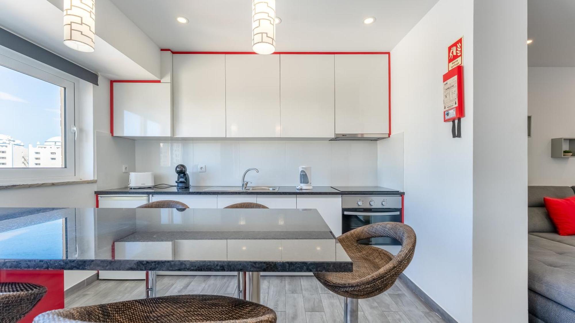 Red Velvet 1 Bdr Flat With Balcony By Lovelystay Portimão Esterno foto