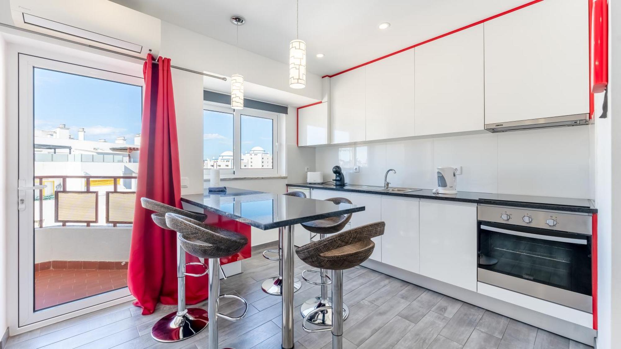 Red Velvet 1 Bdr Flat With Balcony By Lovelystay Portimão Esterno foto