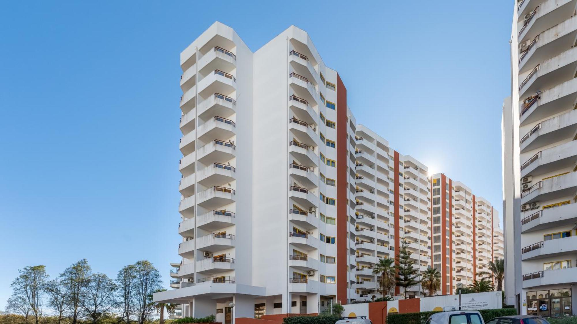 Red Velvet 1 Bdr Flat With Balcony By Lovelystay Portimão Esterno foto