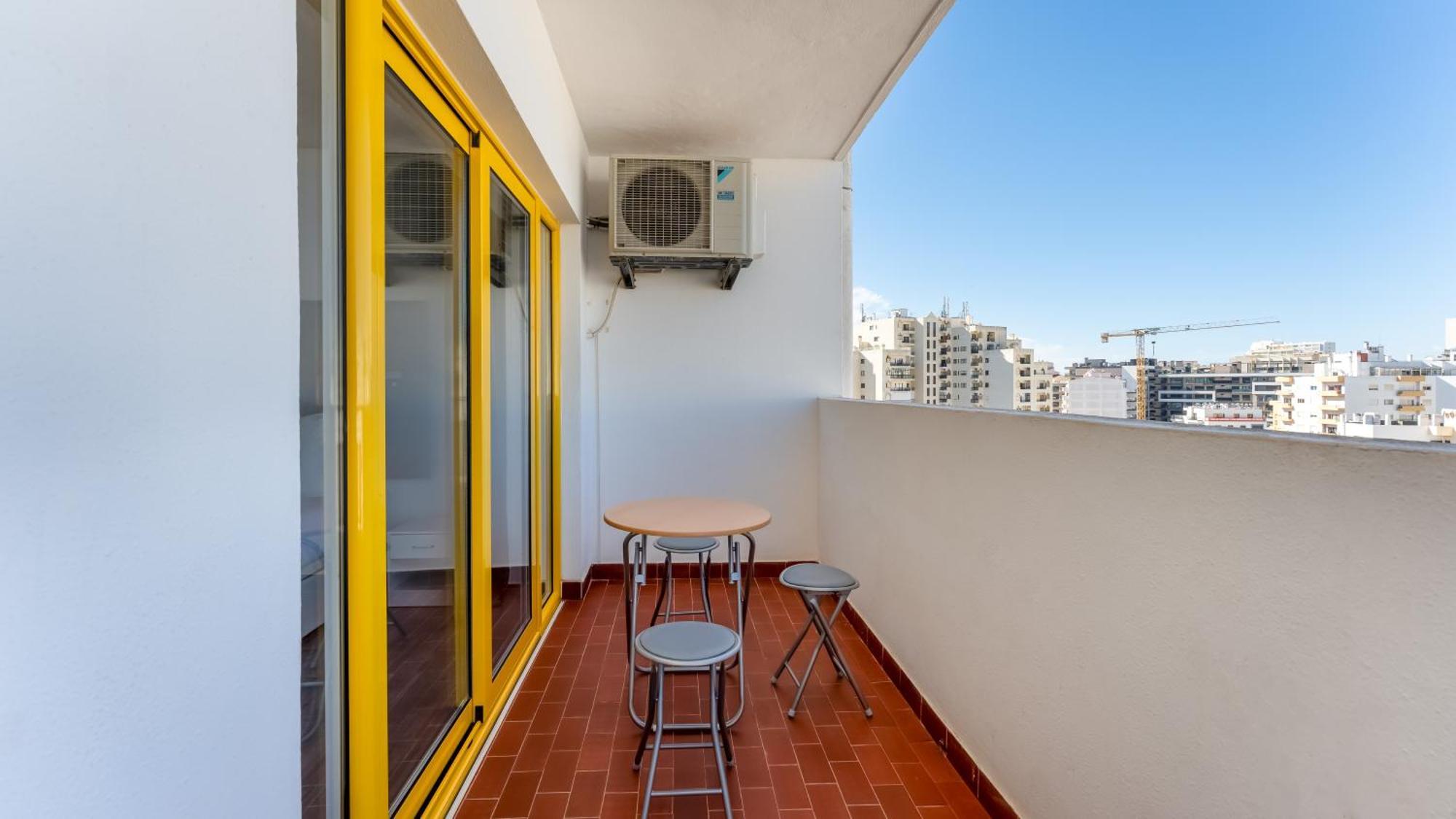 Red Velvet 1 Bdr Flat With Balcony By Lovelystay Portimão Esterno foto