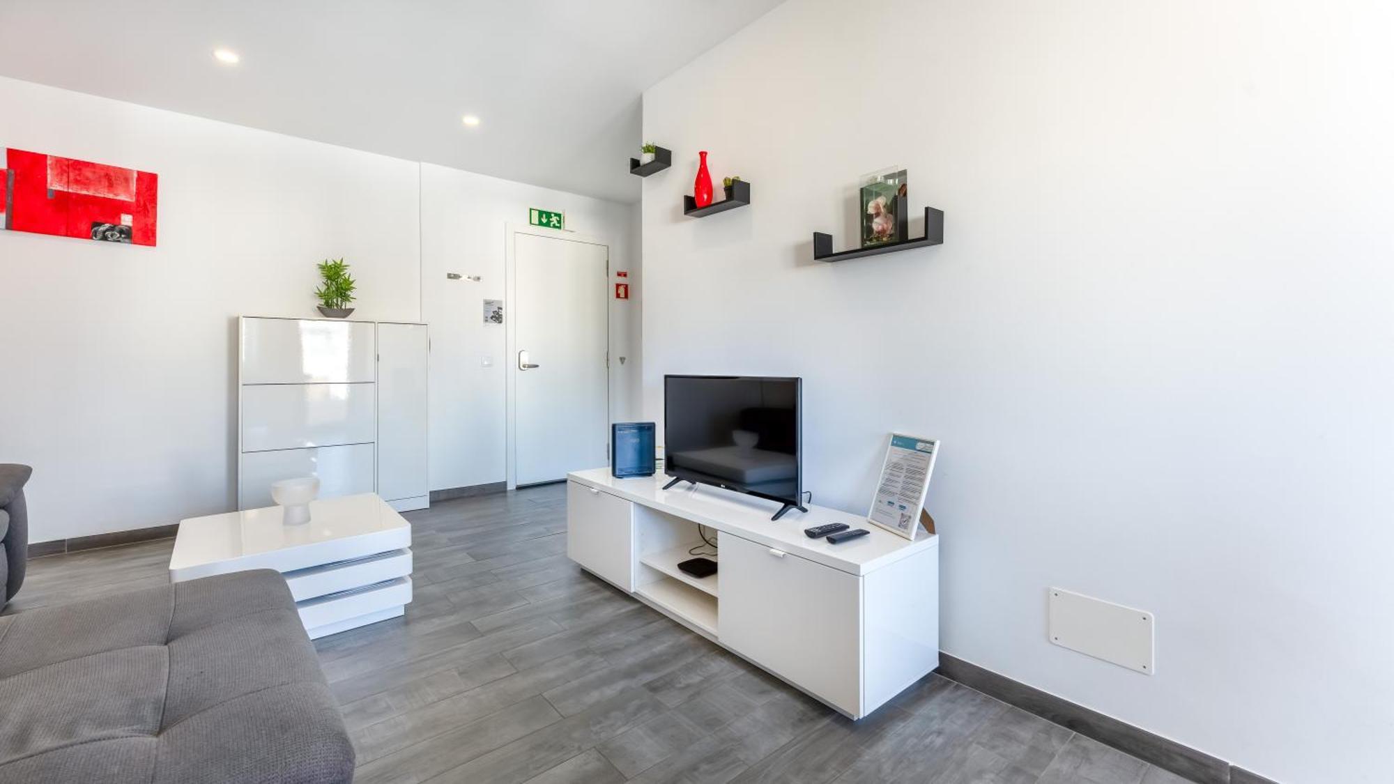Red Velvet 1 Bdr Flat With Balcony By Lovelystay Portimão Esterno foto