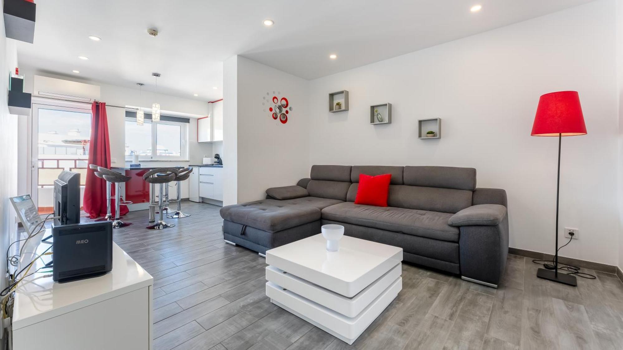 Red Velvet 1 Bdr Flat With Balcony By Lovelystay Portimão Esterno foto